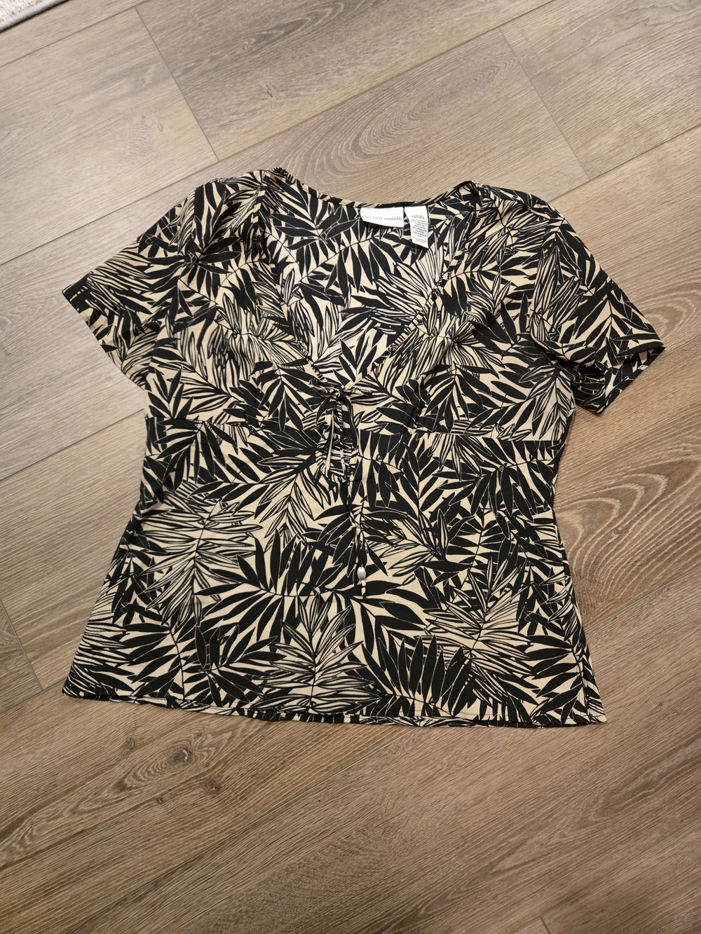 Jaclyn Smith Black and Cream Leaf-Print V-Neck Blouse